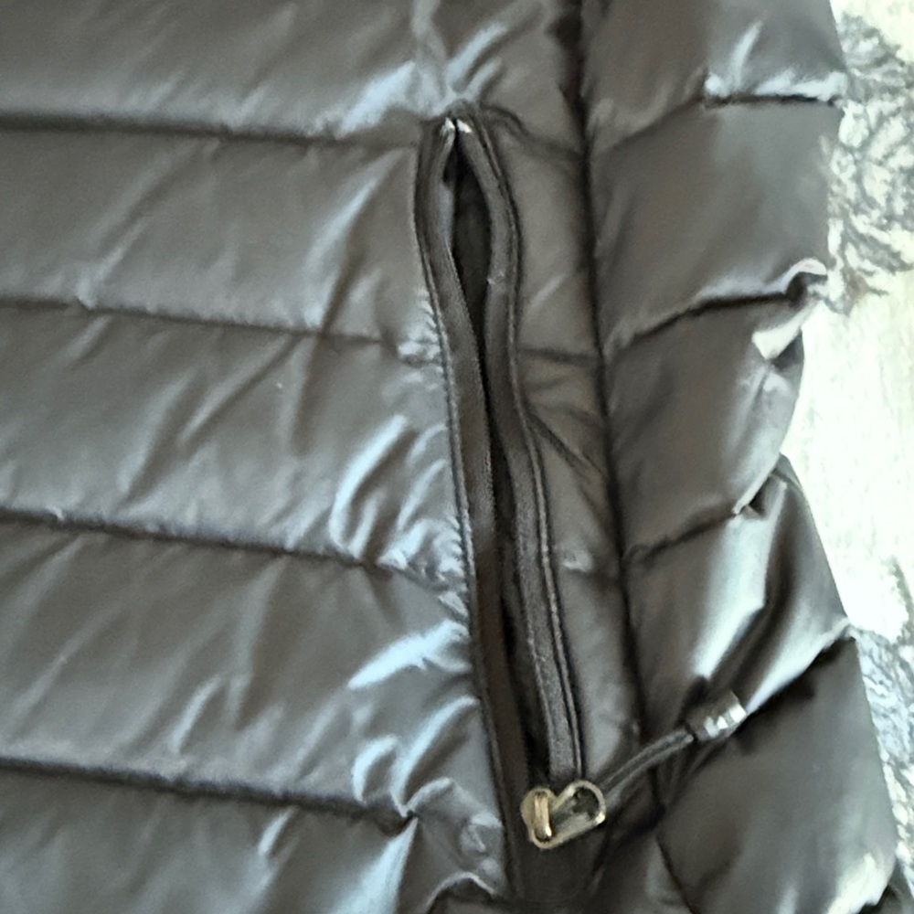The North Face Black Quilted Vest Medium - Picture 3 of 6